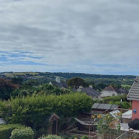 Sea Crest, Beautiful Home In Tenby With Sea Views Bagian luar foto