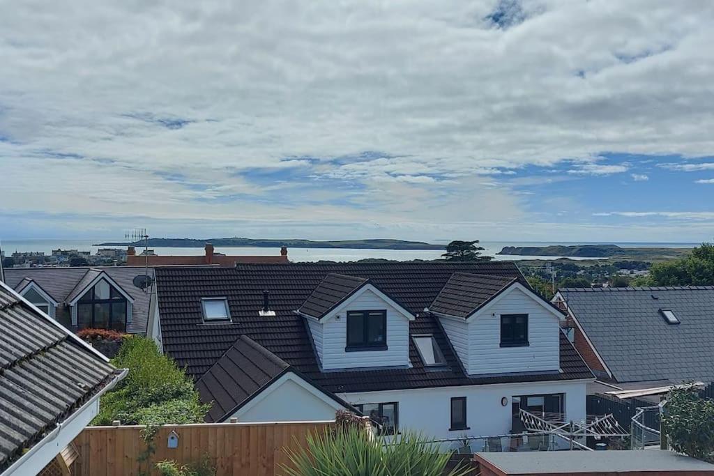 Sea Crest, Beautiful Home In Tenby With Sea Views Bagian luar foto