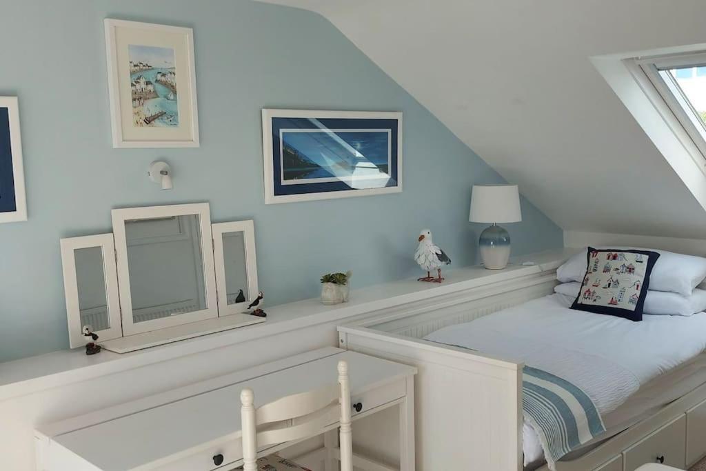 Sea Crest, Beautiful Home In Tenby With Sea Views Bagian luar foto