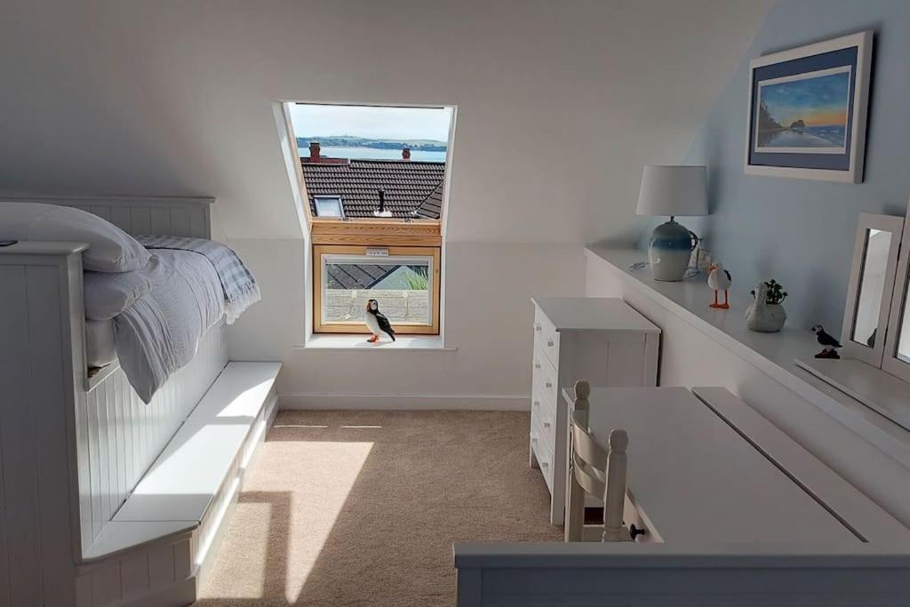 Sea Crest, Beautiful Home In Tenby With Sea Views Bagian luar foto