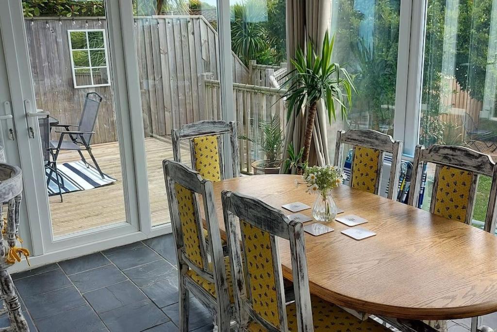 Sea Crest, Beautiful Home In Tenby With Sea Views Bagian luar foto